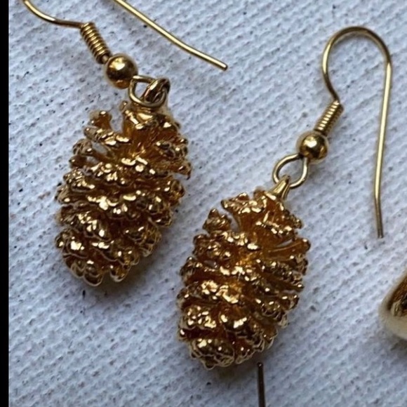 Jewelry - Holiday Pine Cone Earrings